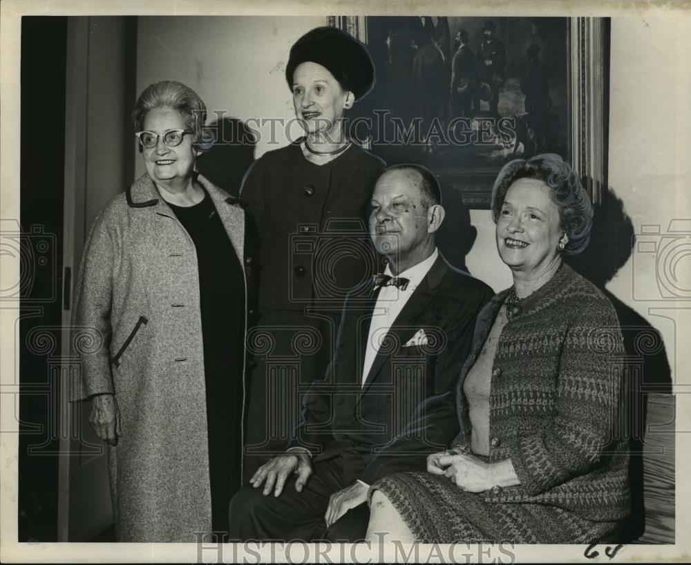 1967 Press Photo Officers for the Vieux Carre Property at the Presbytere 1967 Press Photo Officers for the Vieux Carre Property at the Presbytere