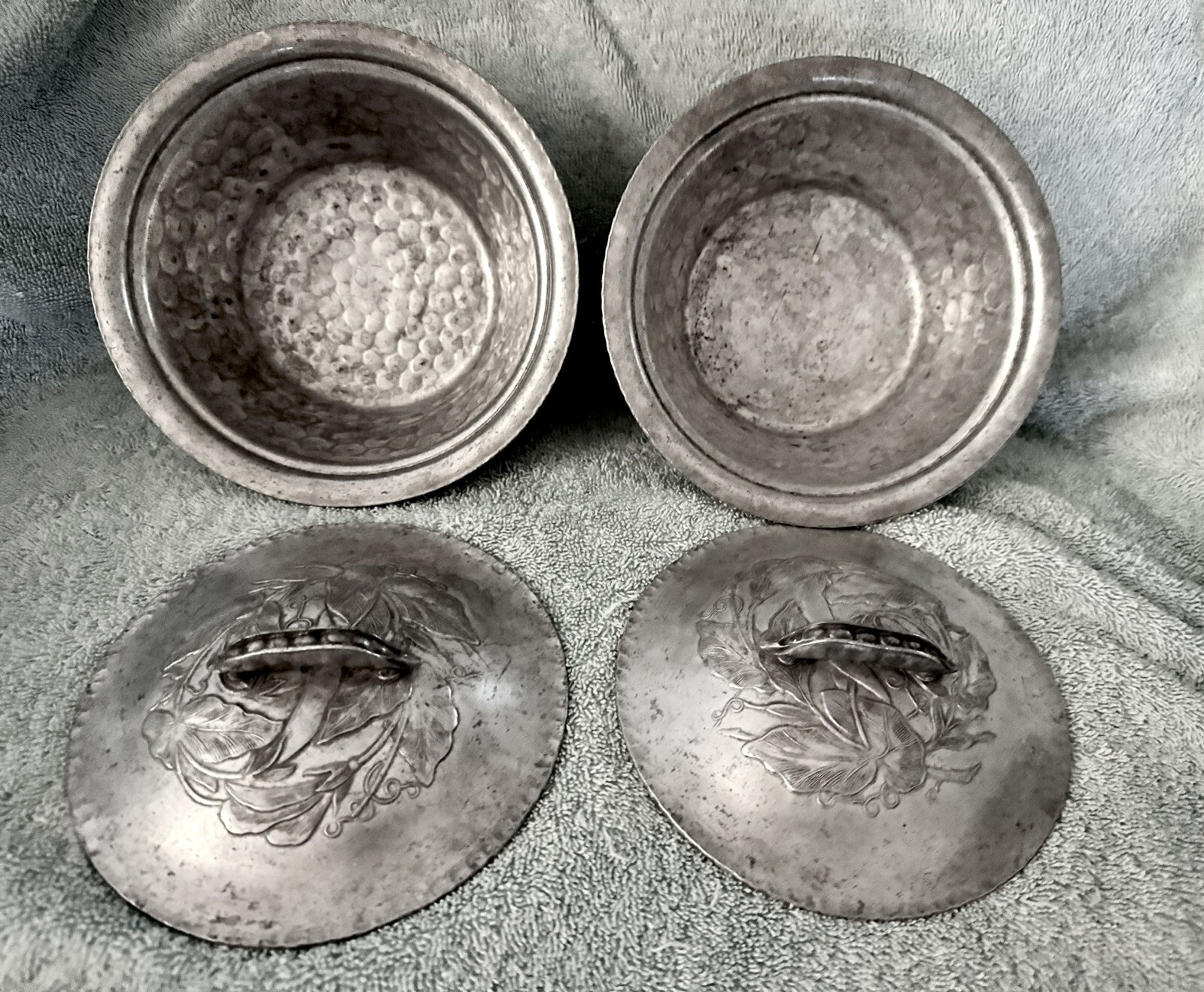 Vintage Hand Forged Hammered Aluminum Everlast Covered Bowl Peas in a Pod 1038-2