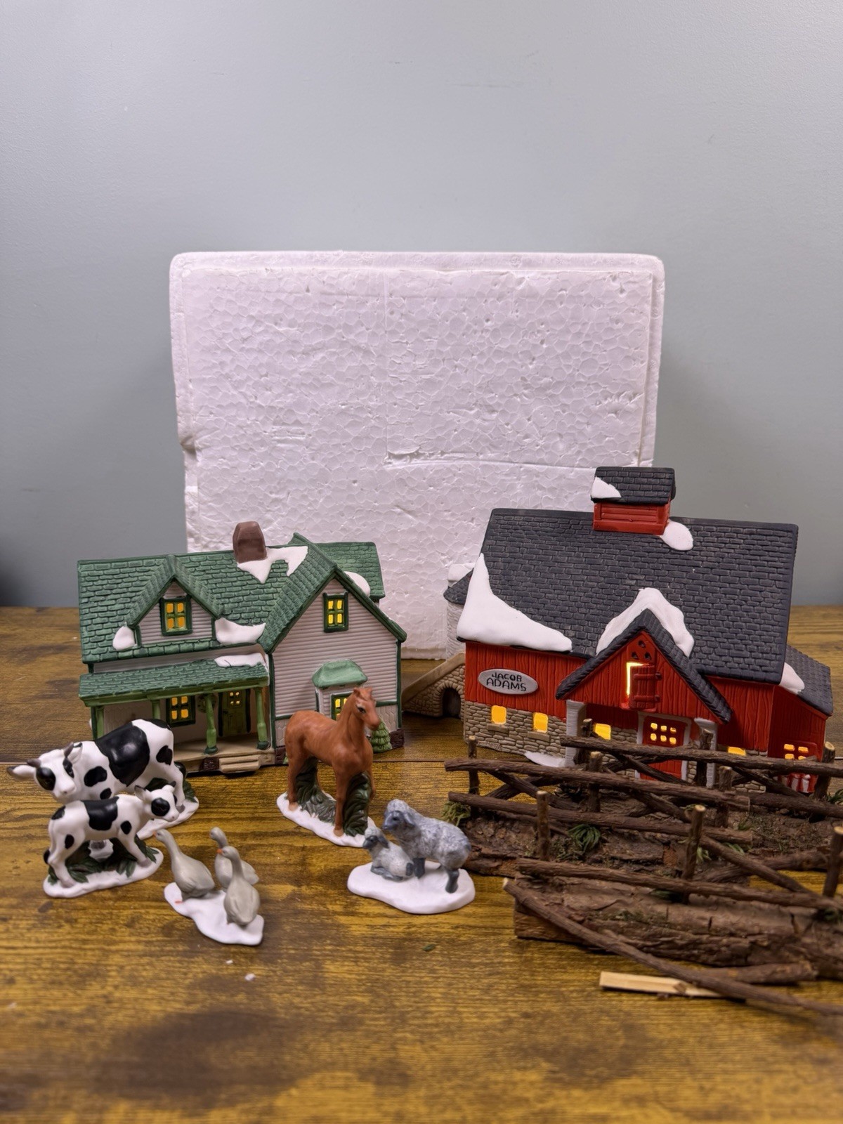 Dept 56 New England Village Jacob Adams Farm & Greenhouse With Animals Box Light