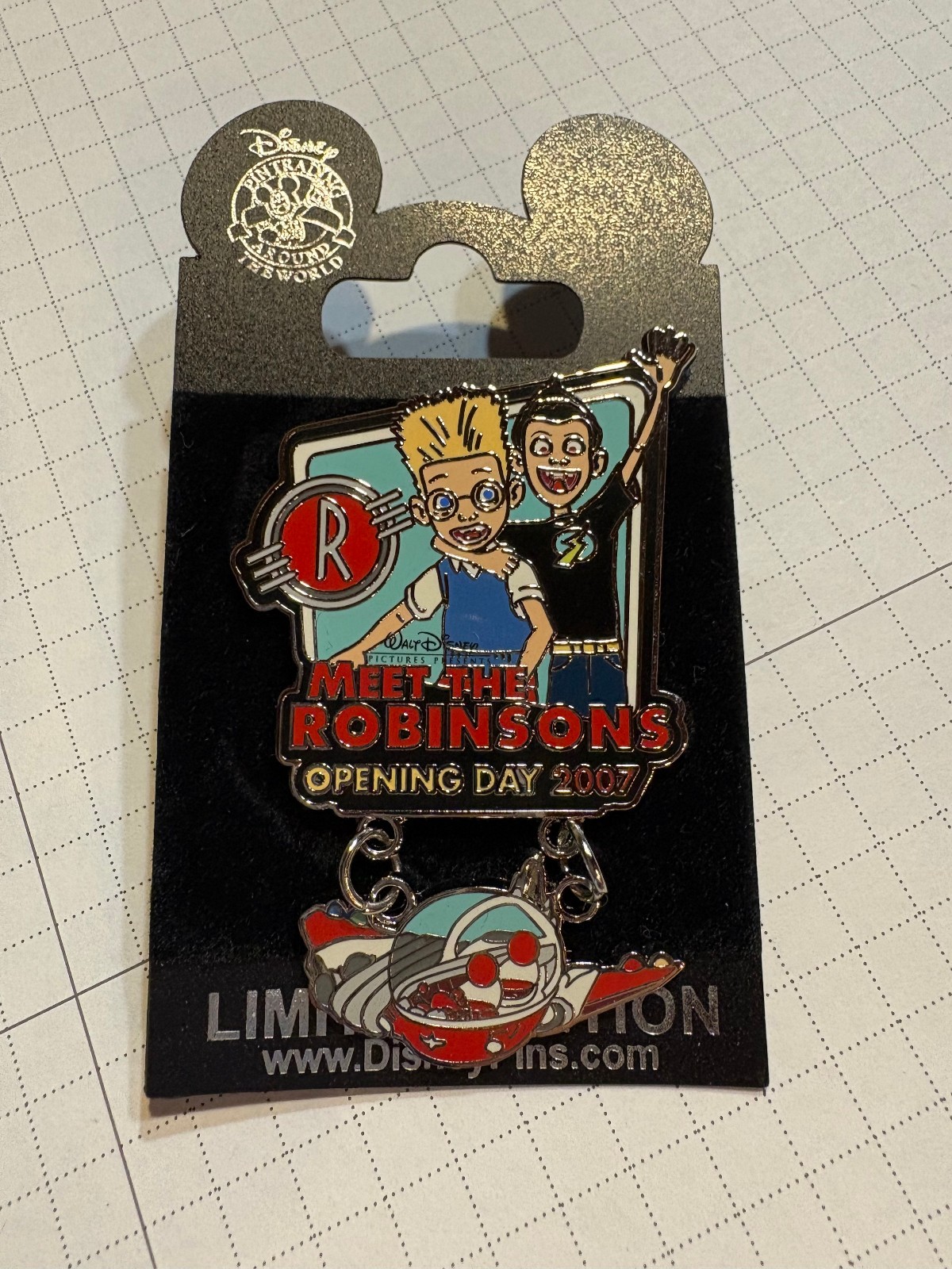 Disney pin Meet the Robinsons Opening Day 2007 LE Dangle Disney pin Meet the Robinsons Opening Day 2007 LE Dangle