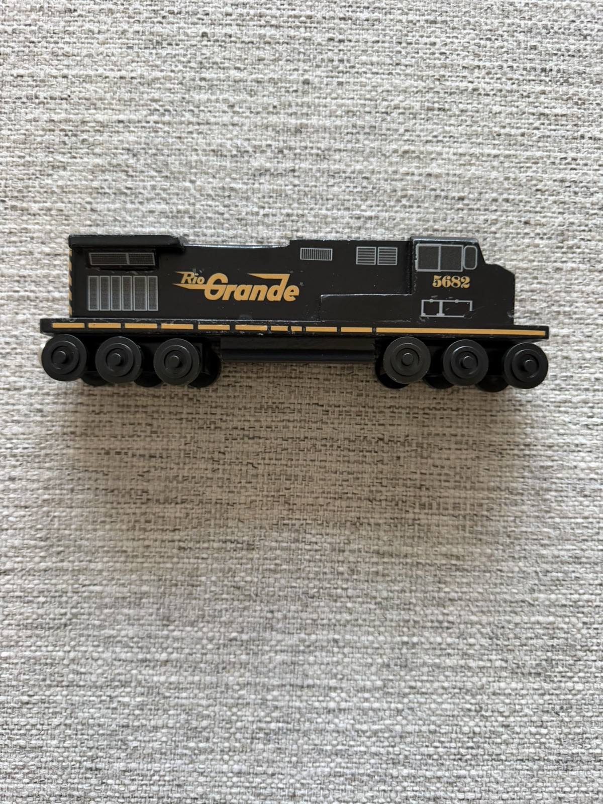 Wooden Whittle Shortline Railroad DRGW Rio Grande Dash C-44 DIESEL ENGINE 5682