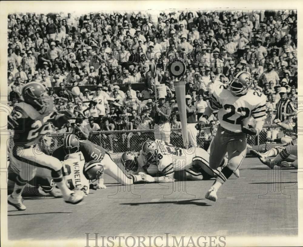 1974 Press Photo Football-Howard Stevens of New Orleans Saints runs the ball