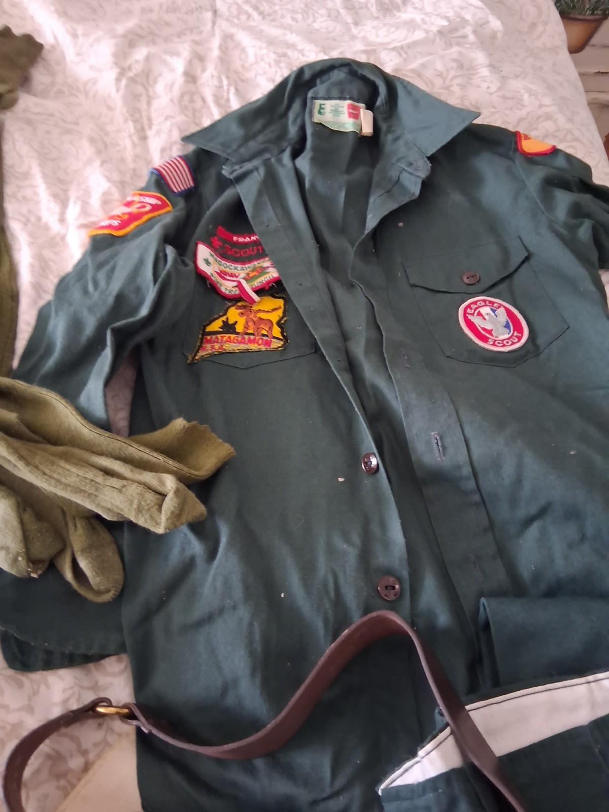 HUGE LOT OF BSA BOY SCOUTS AMERICA PATCHES , Uniform , Neilslides