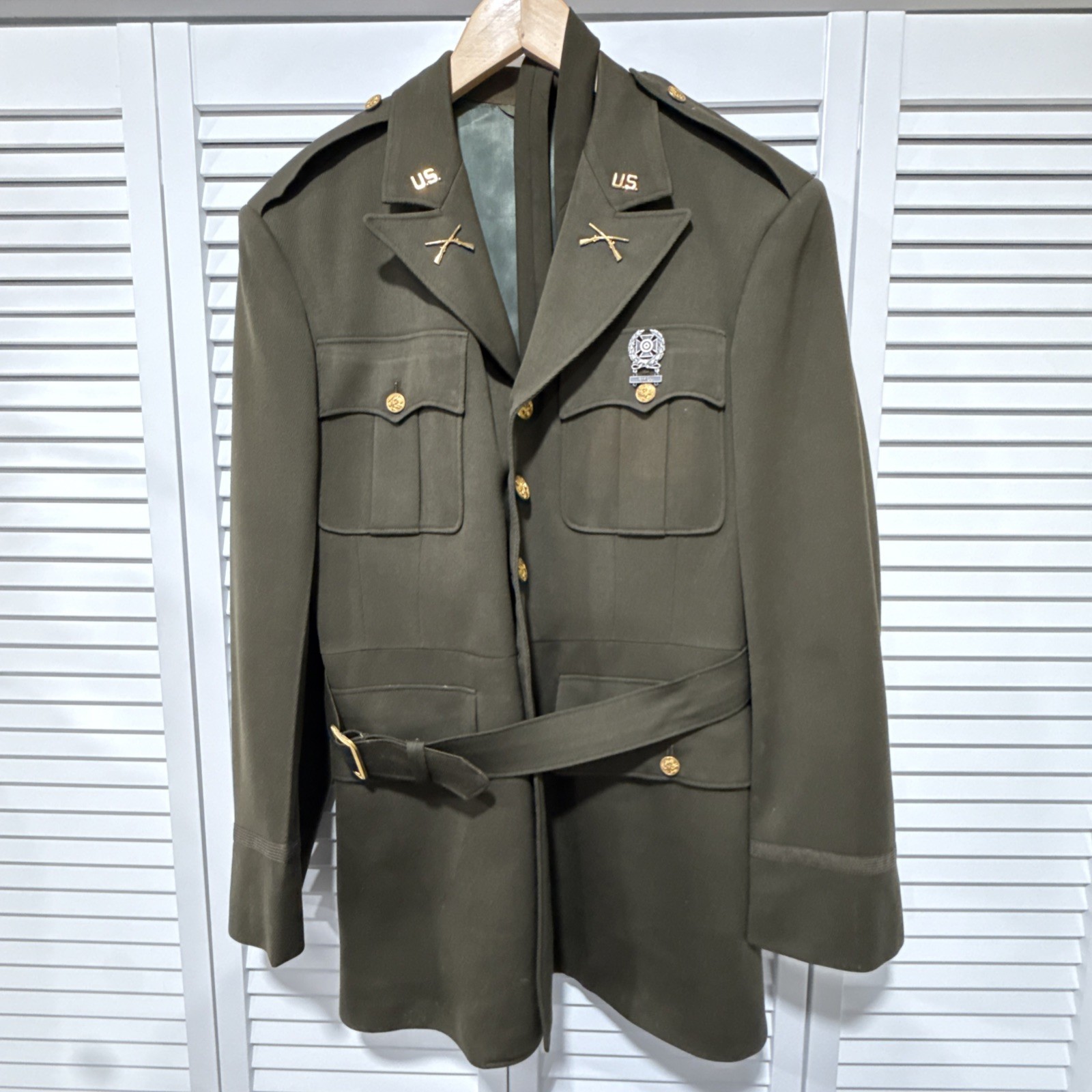 WW2 US Army Officer 4 Pocket Dress Jacket class A tunic Rifle Pin WW2 US Army Officer 4 Pocket Dress Jacket class A tunic Rifle Pin