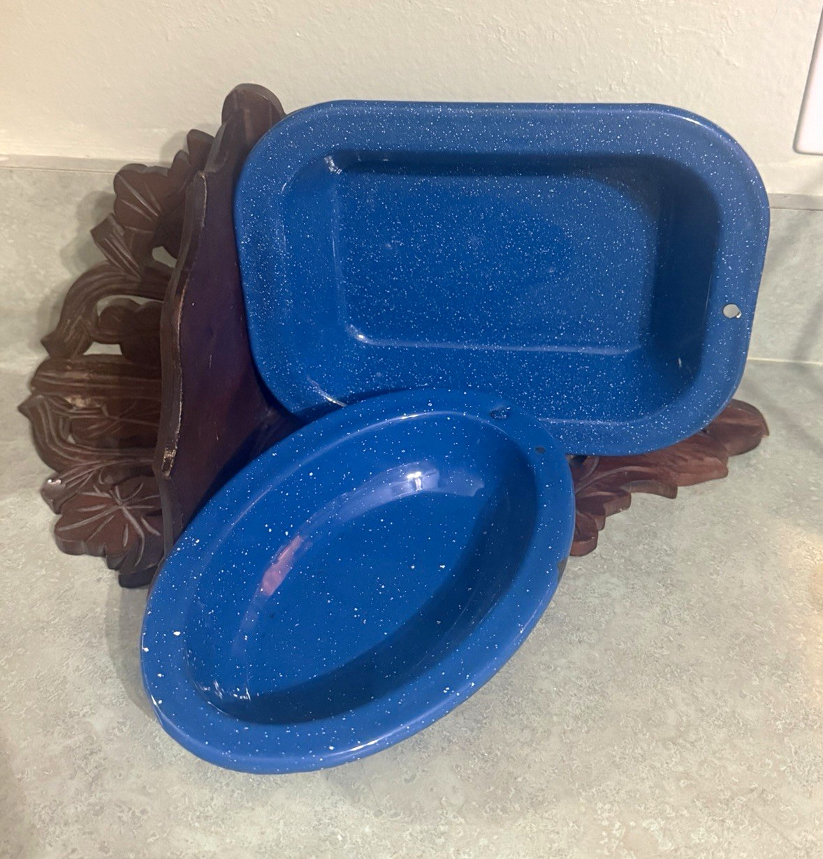 Vintage Set of 2 blue speckle enamelware pans. Oval and rectangle. Primitive Vintage Set of 2 blue speckle enamelware pans. Oval and rectangle. Primitive