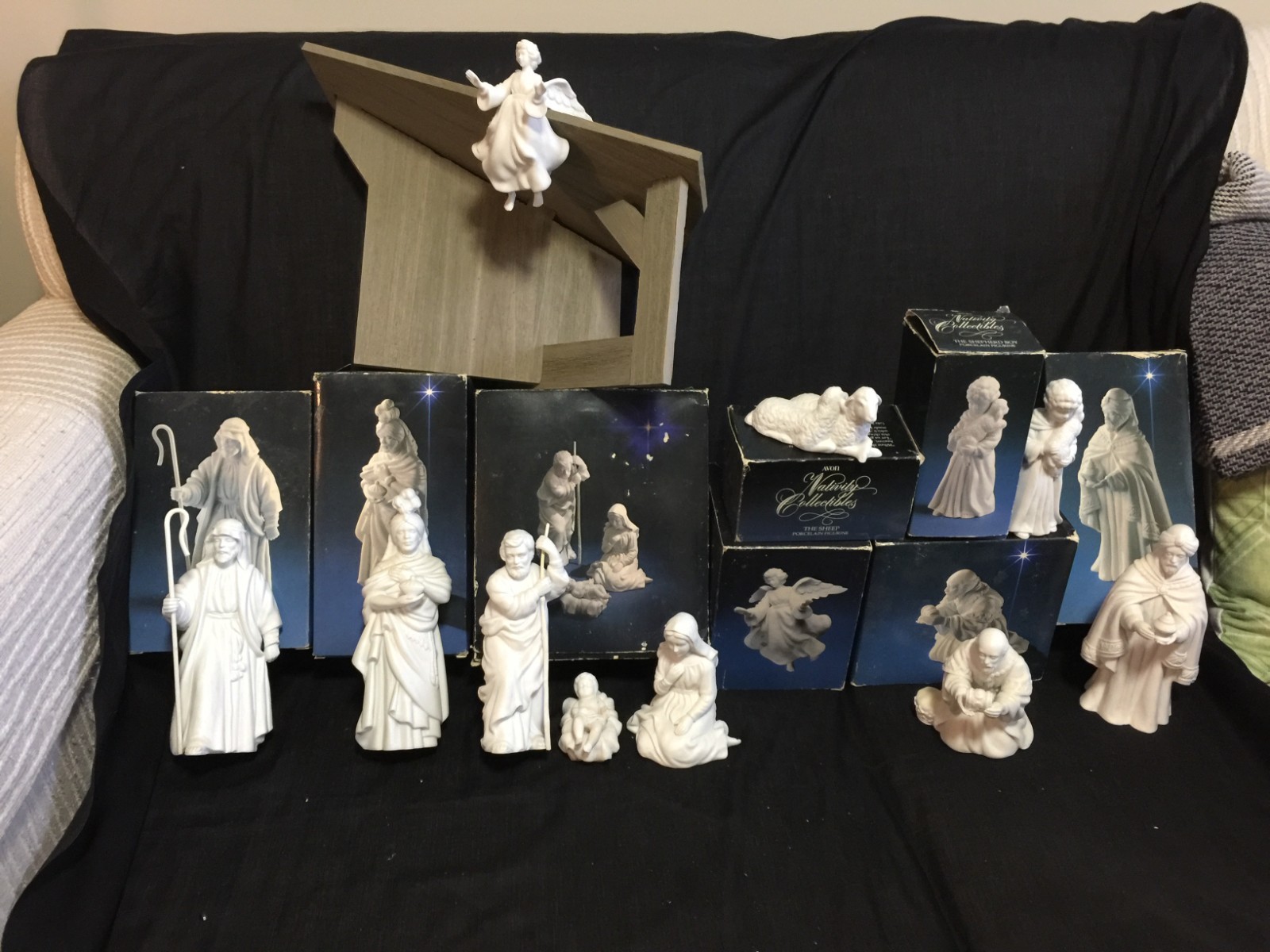 Vintage Avon Nativity Collectables 11 pc. porcelain figurines