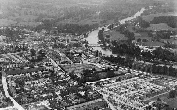 Henley bridge and station, Henley-on-Thames, from the south England OLD PHOTO Henley bridge and station, Henley-on-Thames, from the south England OLD PHOTO