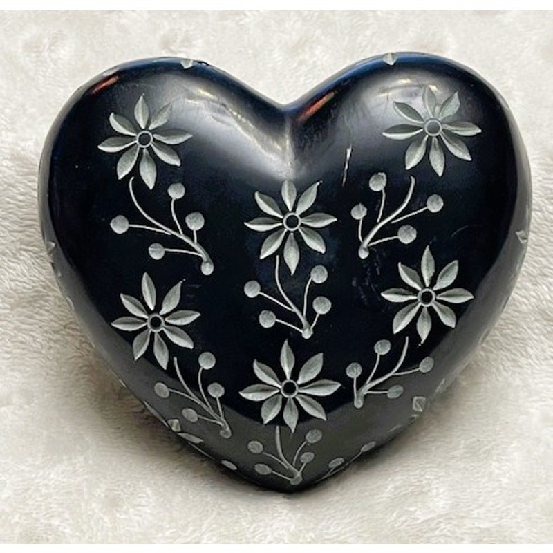 Vintage Hand Carved Heart Shaped Black Soapstone Paperweight w/White Accents