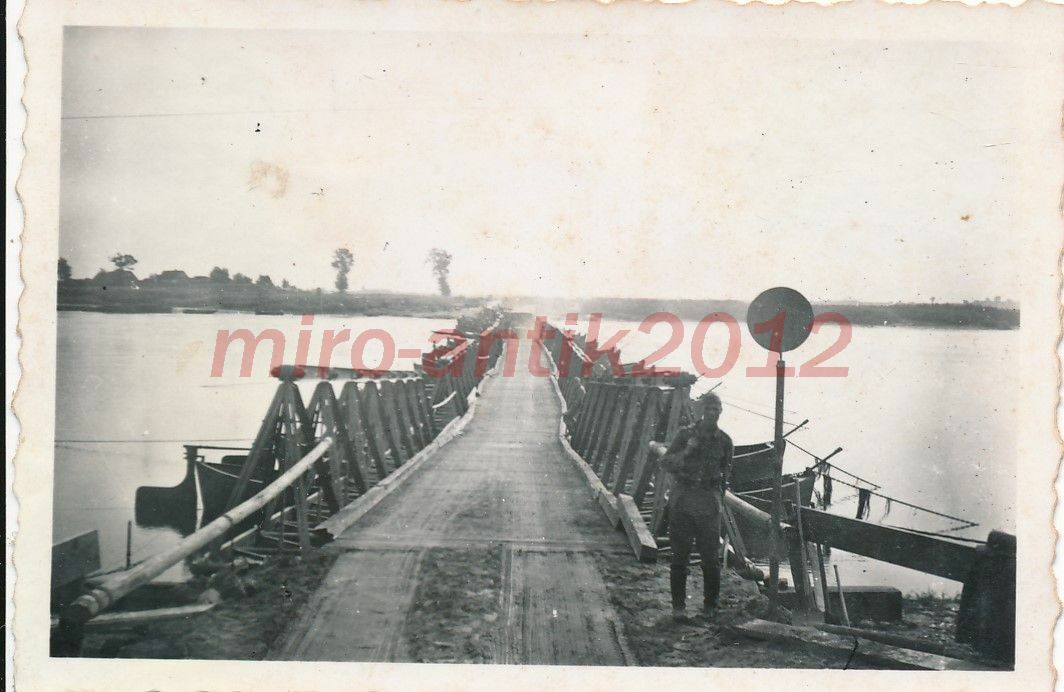 Photo, Pi.Btl. Holzminden, Weser exercise, view of Pioneer Bridge, 1937, 5026... Photo, Pi.Btl. Holzminden, Weser exercise, view of Pioneer Bridge, 1937, 5026...