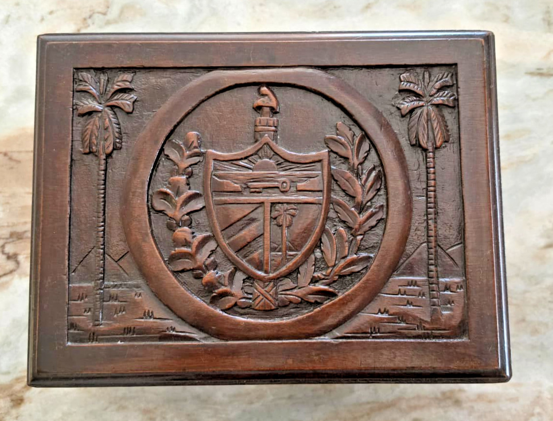 RAREST VINTAGE CIGAR HUMIDOR Wooden REPUBLIC TREE SHIELD 1920s EMPTY MACHADO
