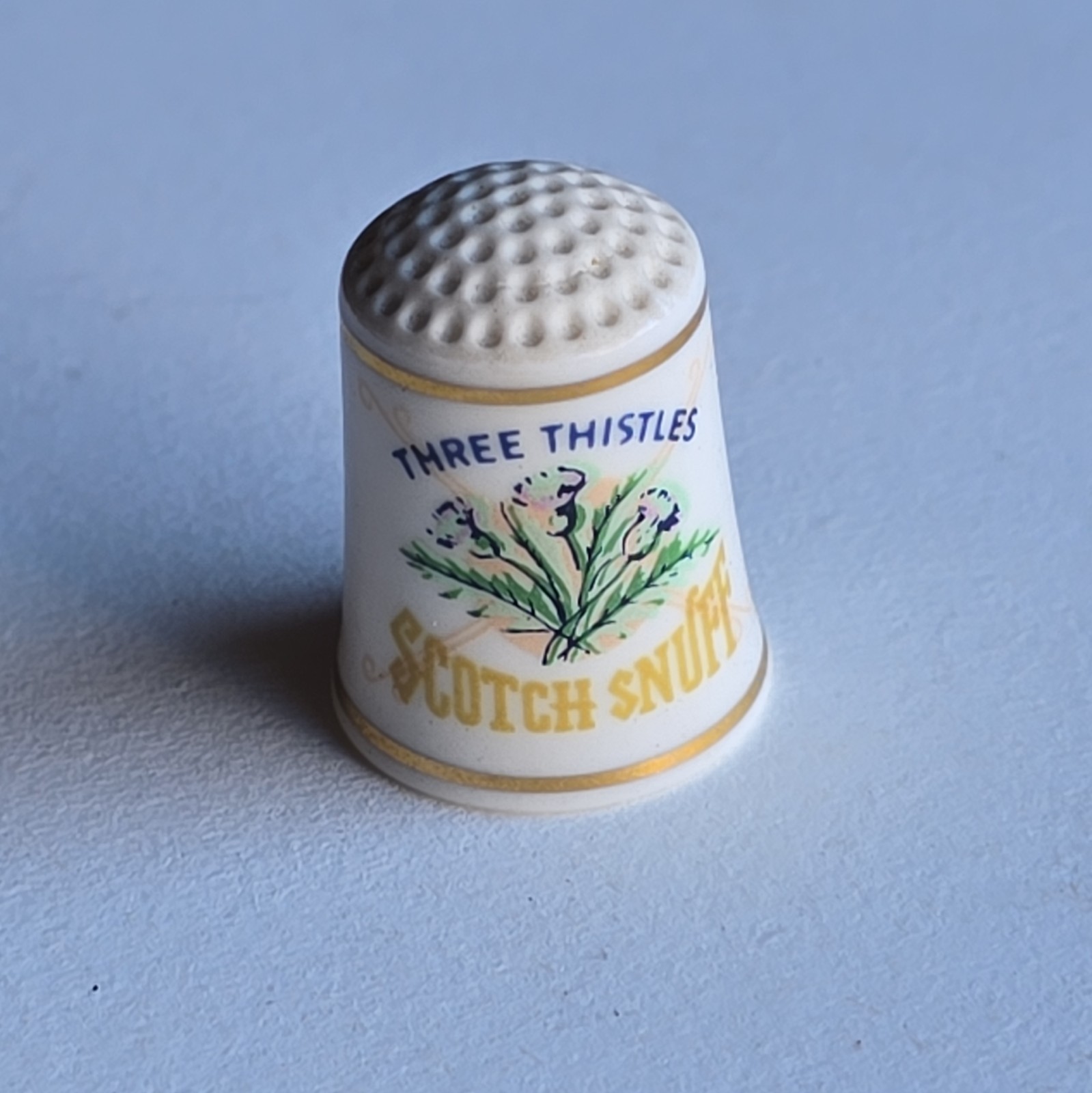 VTG 1980 The Country Store Fine Porcelain Thimble - Three Thistles Scotch Snuff