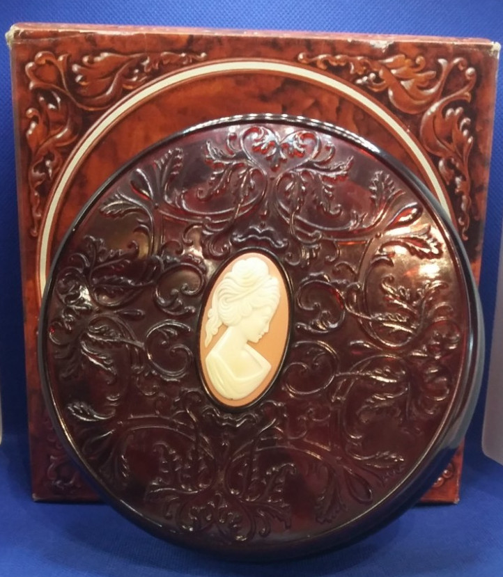 Avon Vintage Collectable Cameo Beauty Dust Container & Puffs, Original Box