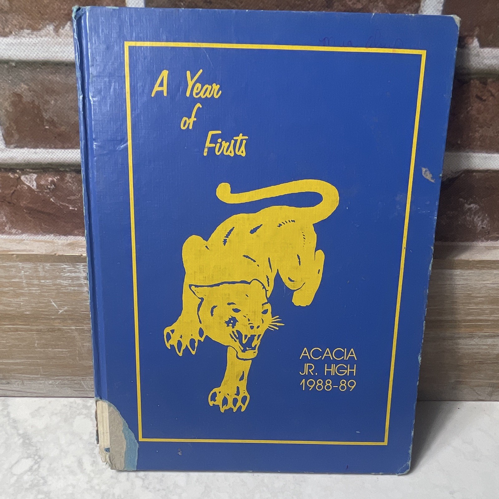 Yearbook Acacia Jr High 1988-89 Vintage Signature Inside Heavily Used Yearbook Acacia Jr High 1988-89 Vintage Signature Inside Heavily Used