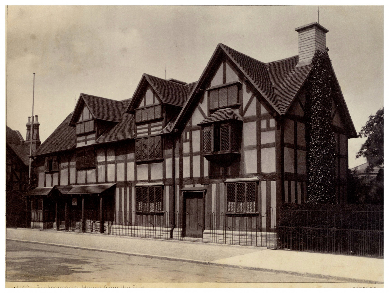 England, Stratford on Avon, Shakespeare\'s House, House from the East, Photo. Bed