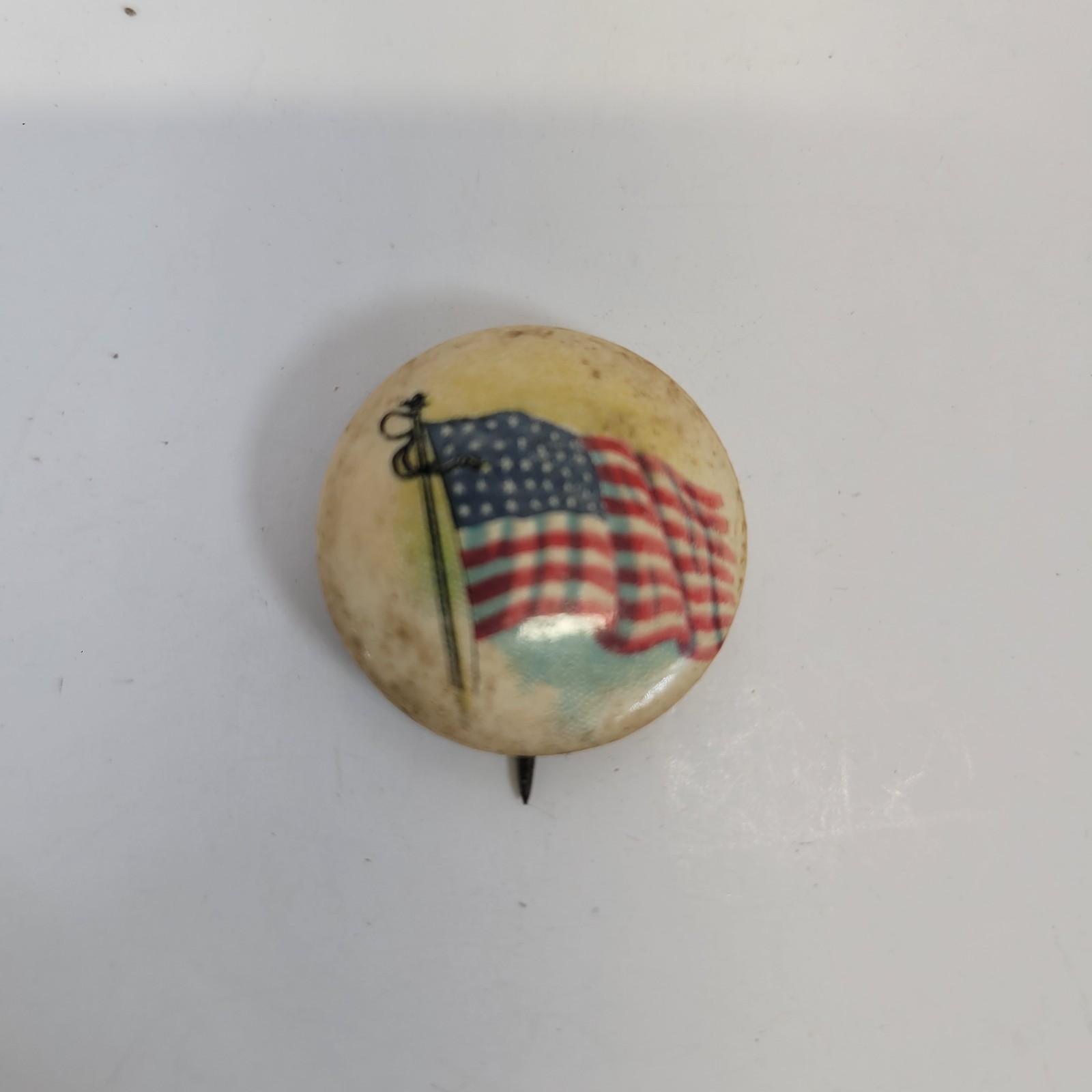 VTG American Flag Pinback Button 1045B23