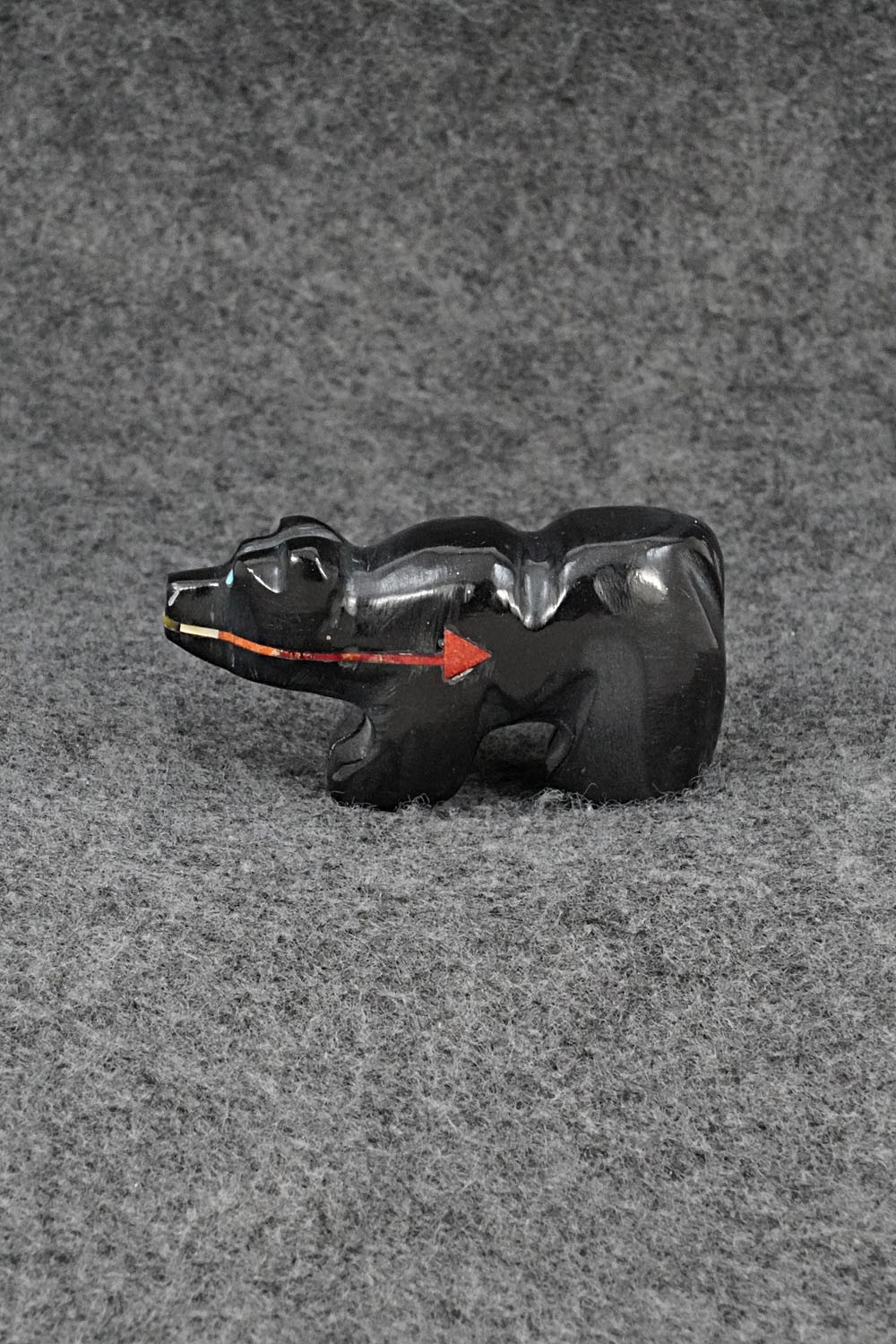 Bear Zuni Fetish Carving - Andres Lementino Bear Zuni Fetish Carving - Andres Lementino