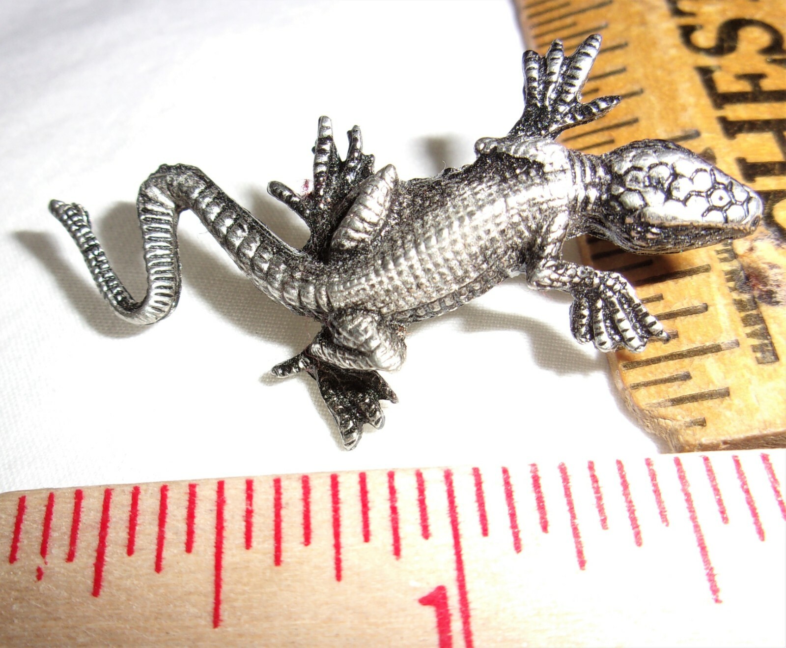 Gecko pin vintage collectible old Lizard reptile pinback