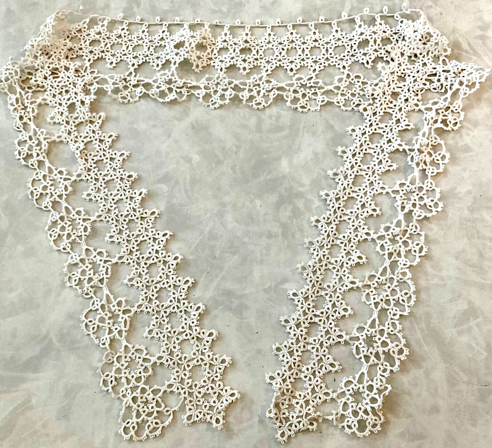 Vintage Handmade Tatting Ivory LACE Collar unused