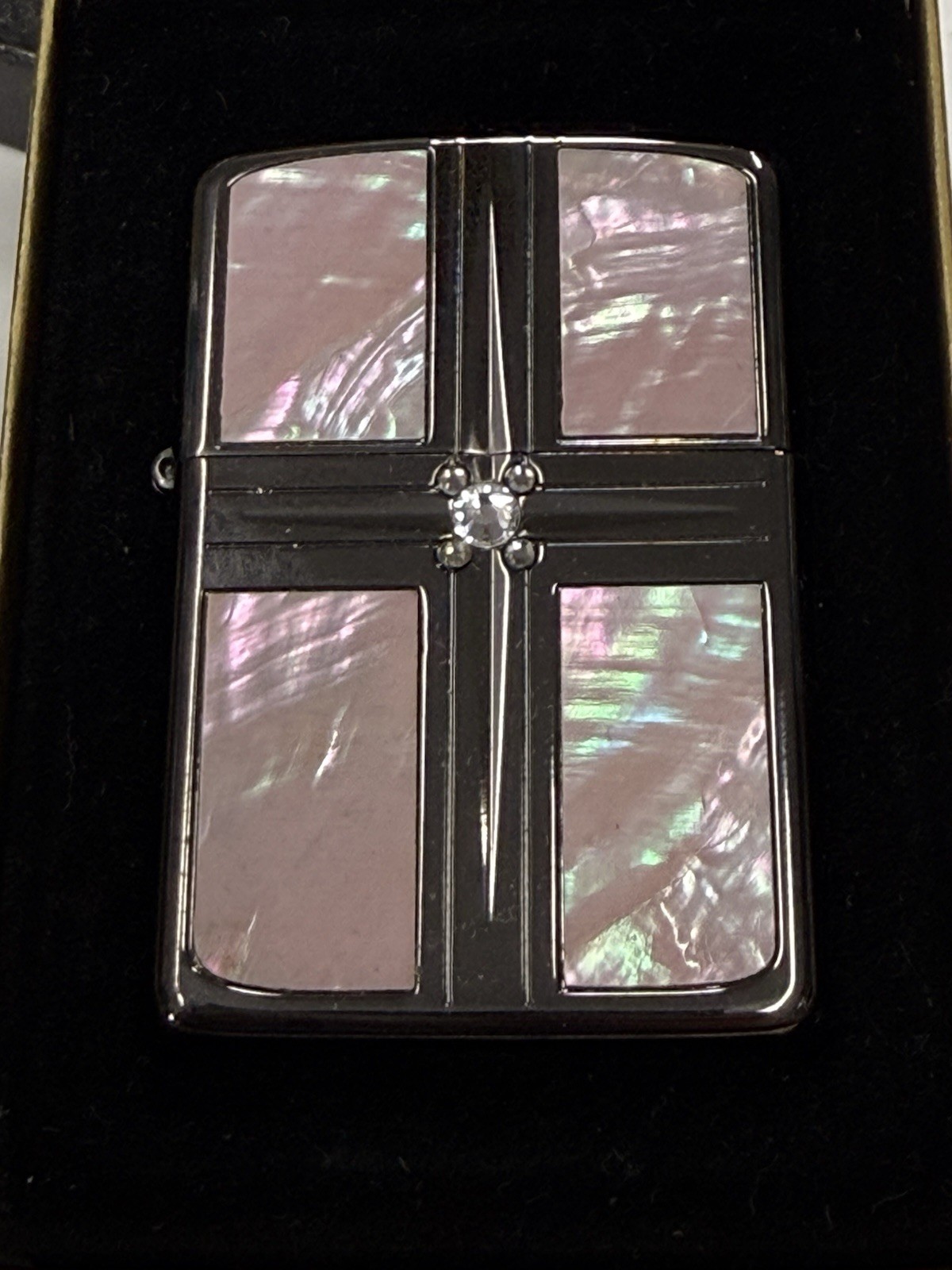 ZIPPO 2006 MOTHER OF PEARL CROSS LIMITED ED ARMOR LIGHTER UNFIRED IN BOX H483 ZIPPO 2006 MOTHER OF PEARL CROSS LIMITED ED ARMOR LIGHTER UNFIRED IN BOX H483
