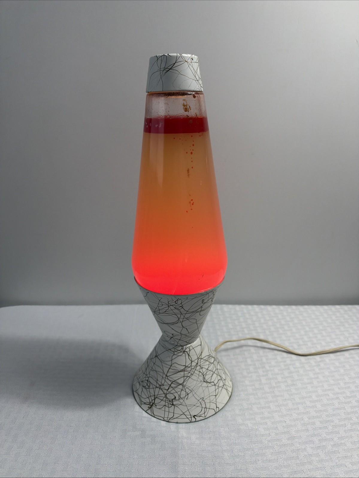 VTG Lava Lite White with Gold Squiggle Aristocrat Lava Lamp 1960s CLOUDY 16.5\