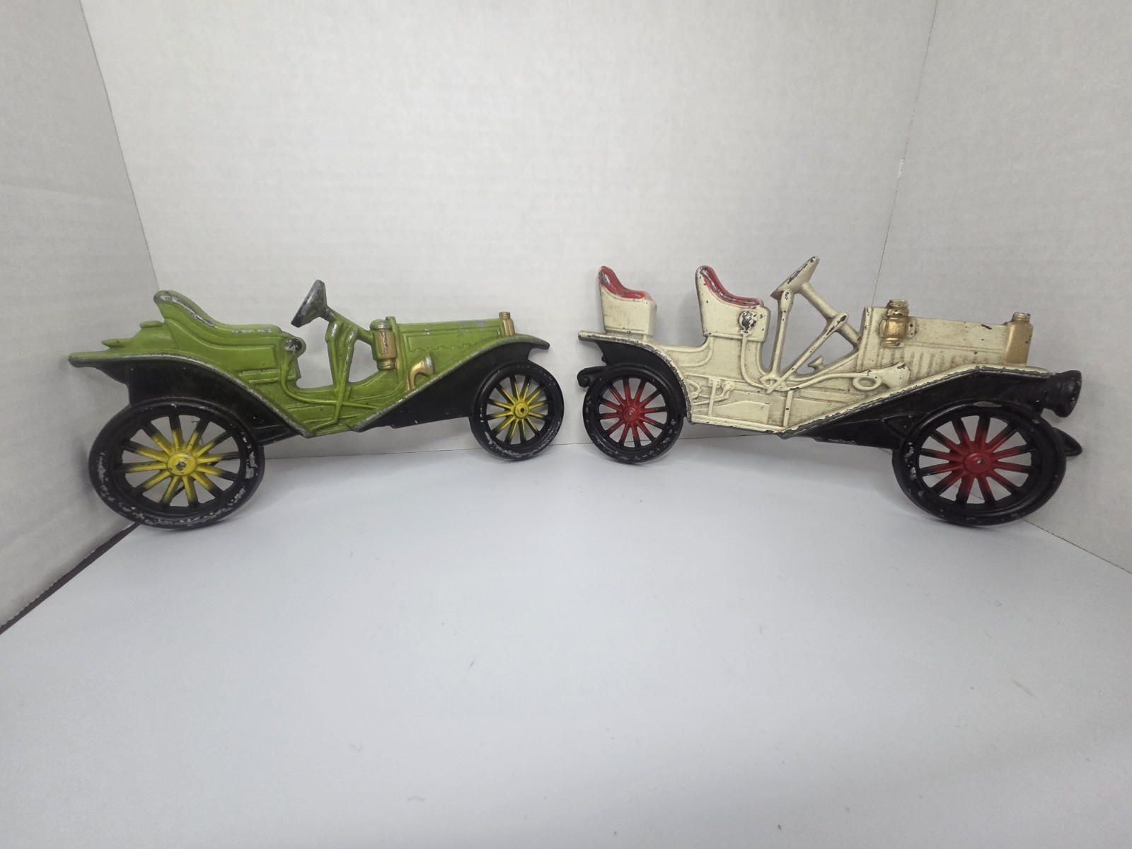 Vintage Pair of MIDWEST USA Cast Metal Antique Car Auto Wall Plaque Decorations Vintage Pair of MIDWEST USA Cast Metal Antique Car Auto Wall Plaque Decorations