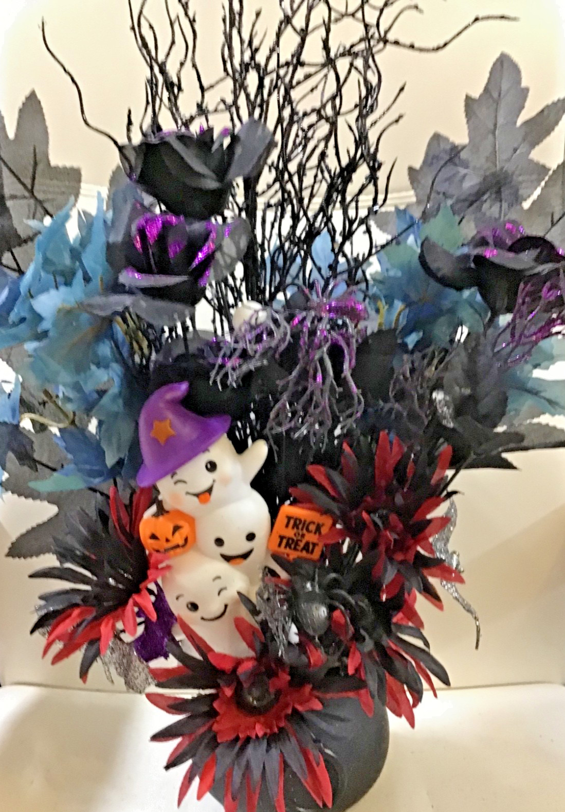 BEAUTIFUL ONE OF A KIND CUTE WITCHES GHOST FALL CENTERPIECE FLORAL DECOR  - NEW