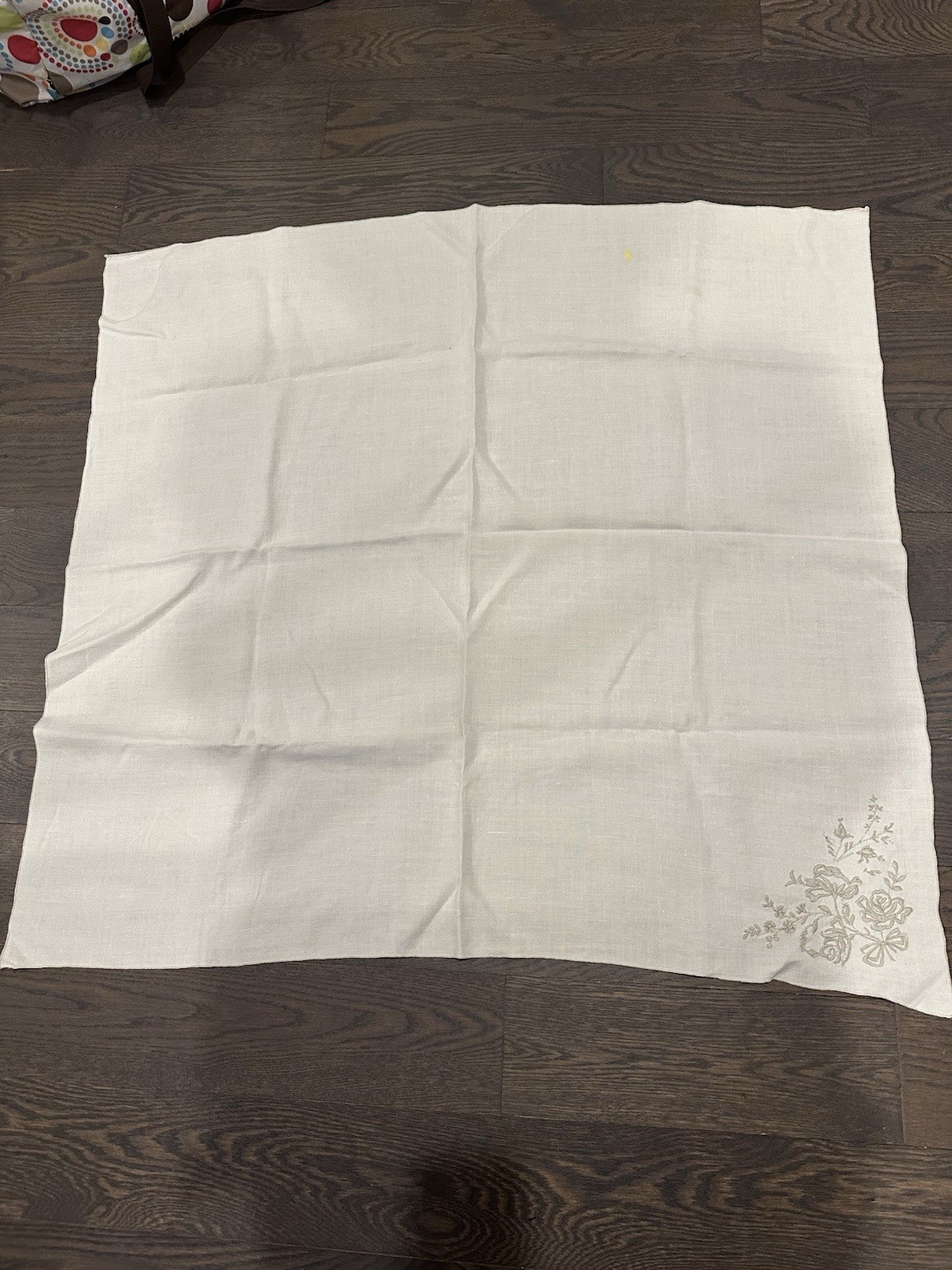 Vintage HAND EMBROIDERED SMALL 36” SQUARE LINEN TABLE CLOTH