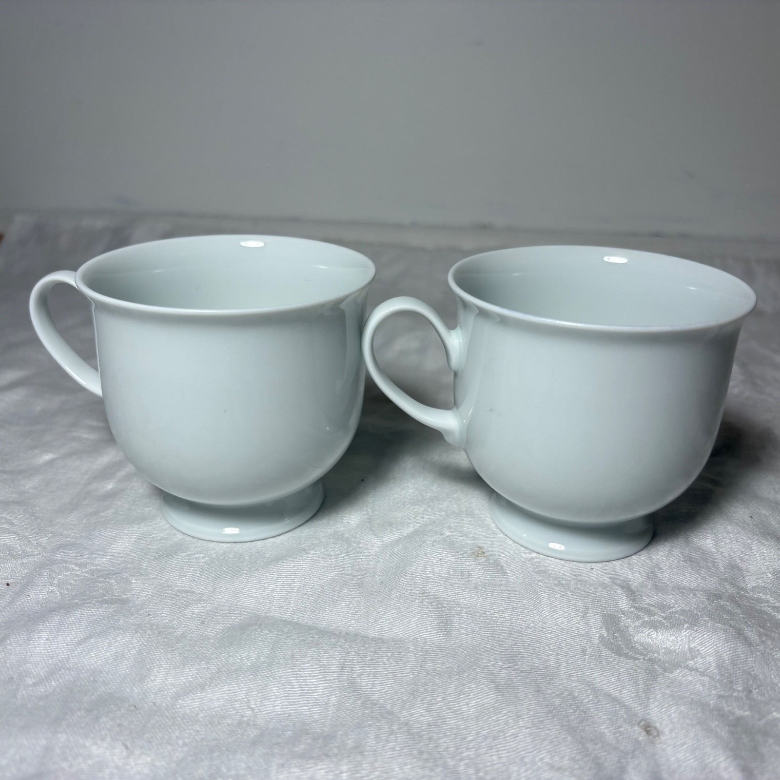 Thomas Rosenthal Group Classic Rose Tea Cups White Germany Set of 2