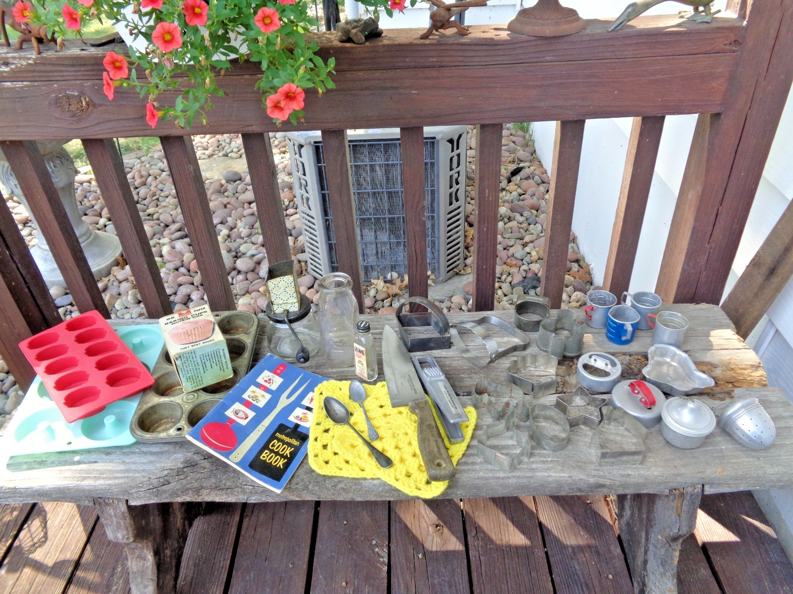 VINTAGE HUGE 33 PC. COUNTRY KITCHEN UTENSILS LOT