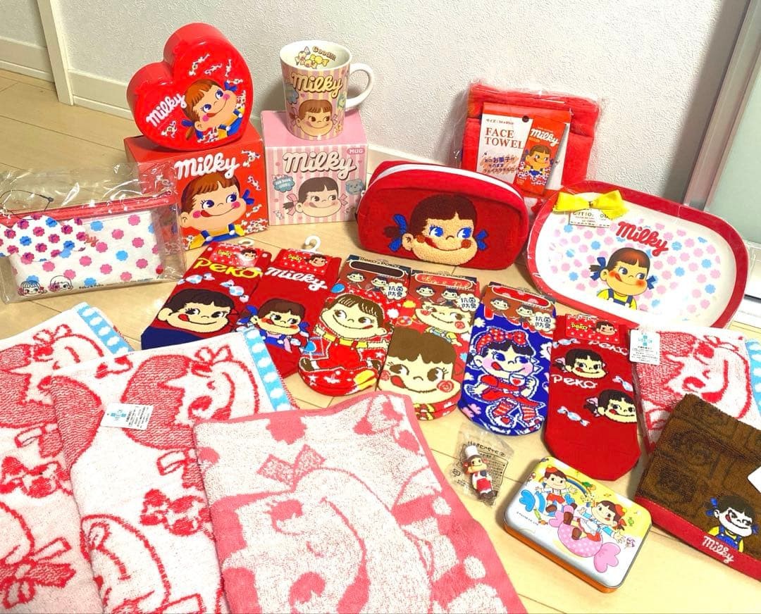Peko-chan Set Lot 4 Pouches Towels Socks Cups Plates Accessories