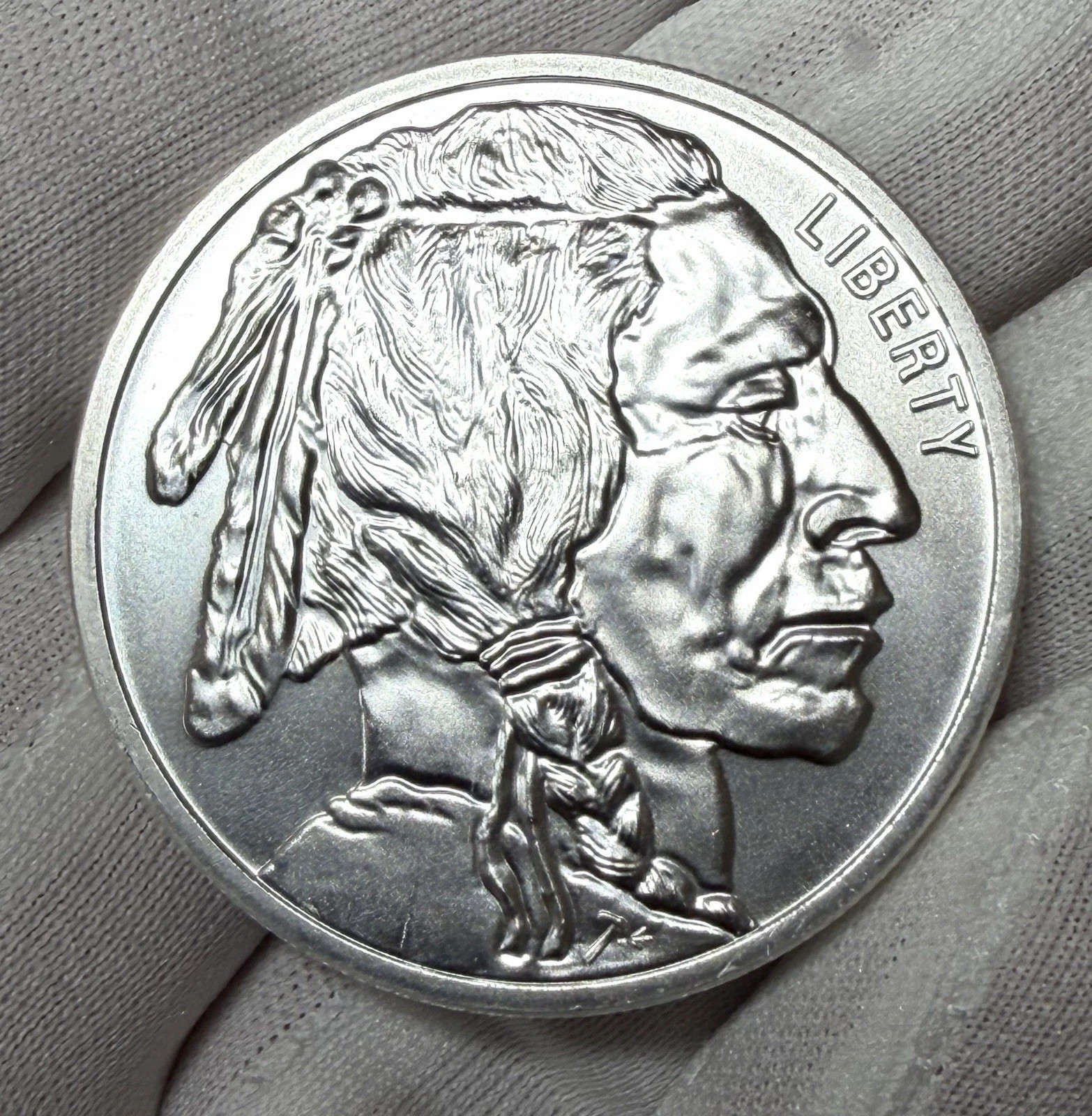 Buffalo 1 troy ounce .999 Fine SiIver Round