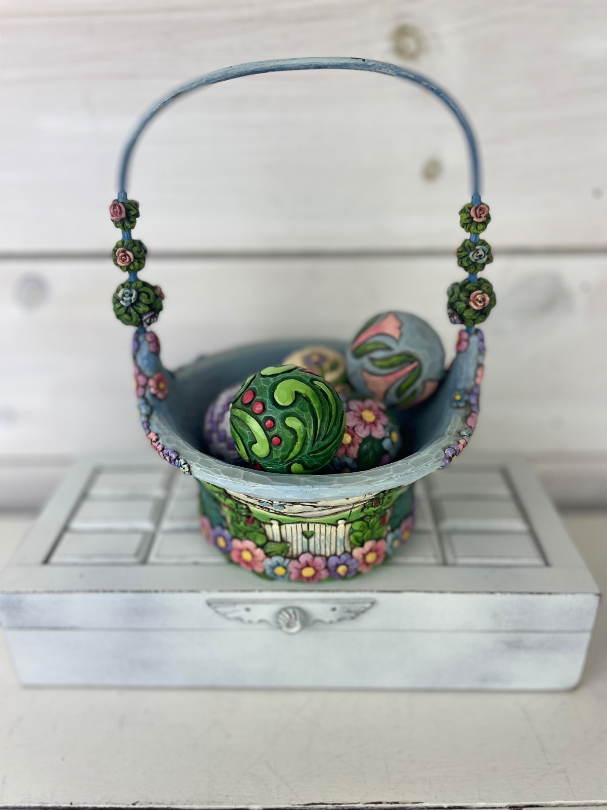 JIM SHORE Heartwood Creek Enesco Blossoms of Spring Basket with 5 Flower Balls