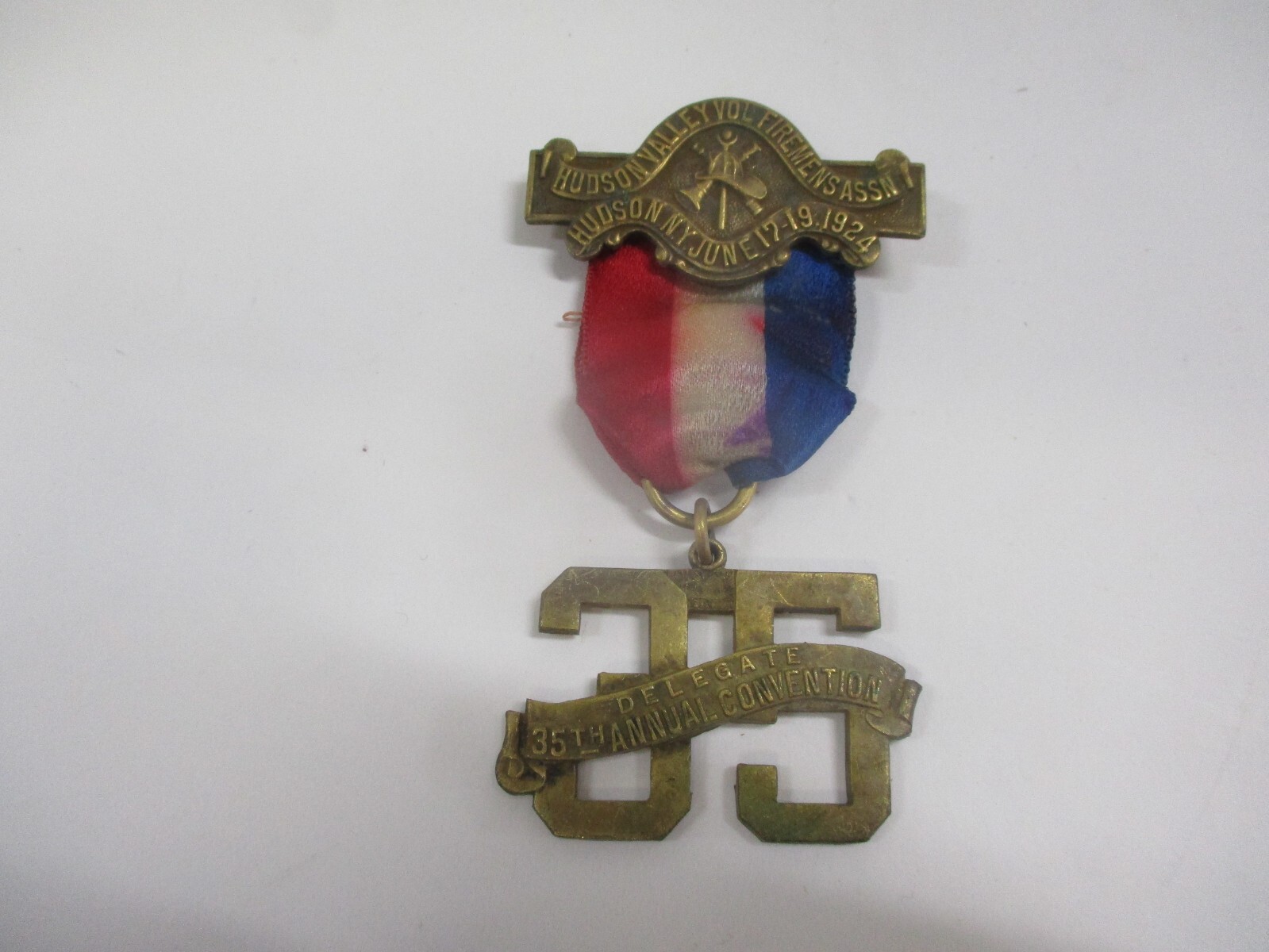 VINTAGE FIRE FIGHTER DEPT. MEDAL DELEGATE HUDSON VALLEY 1924 CONVENTION BADGE