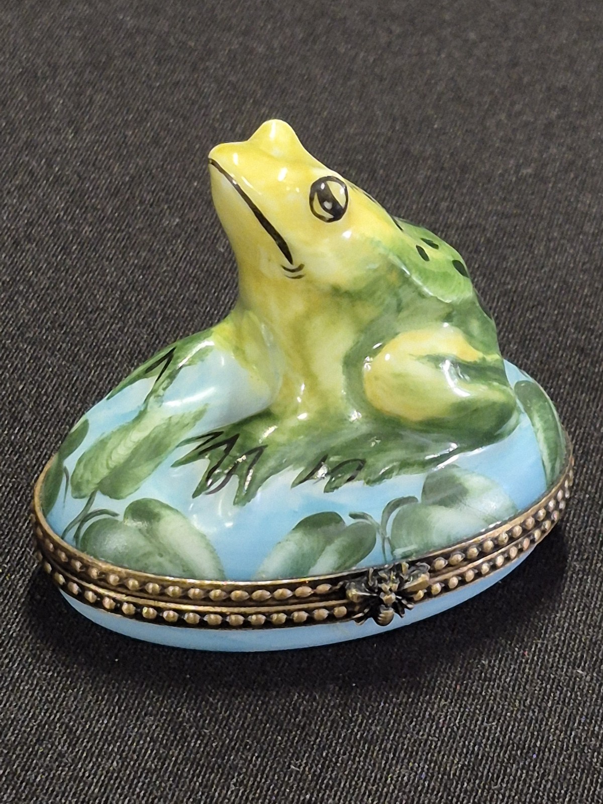 Limoges France Peint Main Frog Trinket Box Hand Painted Lily Pad Porcelain P.V.