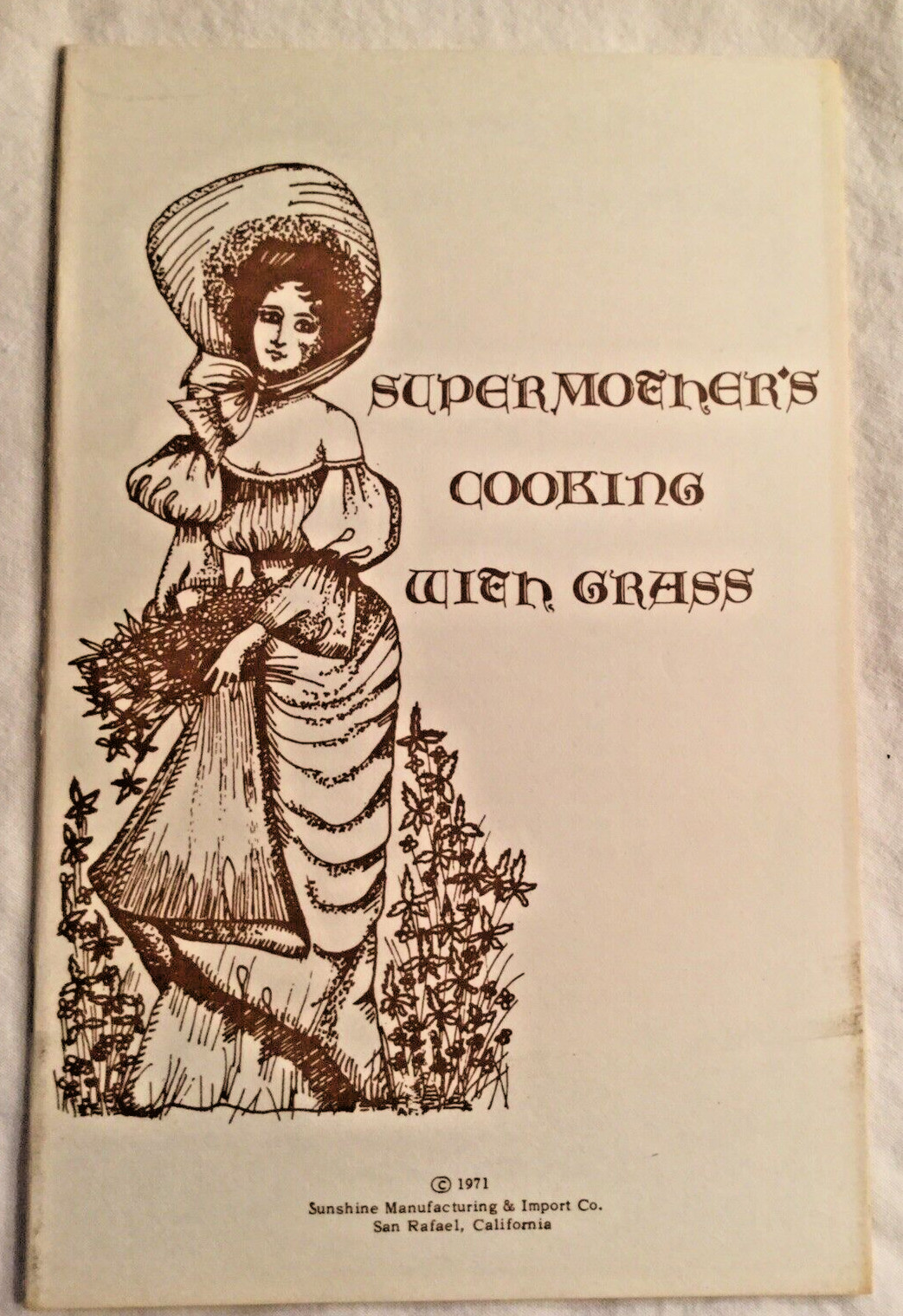 Rare 1971 Counterculture Cookbook: SUPERMOTHER\'S COOKING WITH GRASS Rare 1971 Counterculture Cookbook: SUPERMOTHER\'S COOKING WITH GRASS