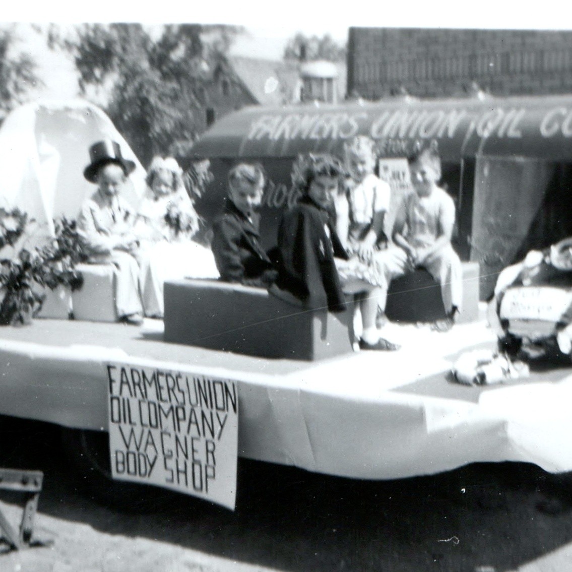 c1950s Wilton, ND Farmers Union Oil Co Parade Float Snapshot Photo Tanker Truck