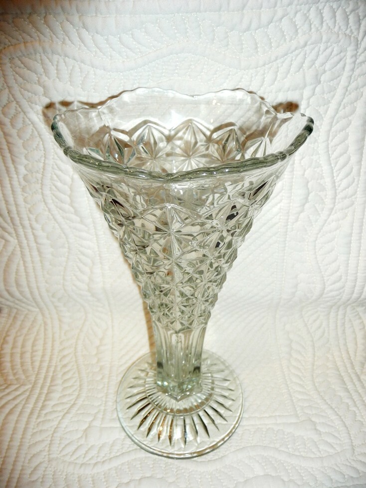 Crystal Vase Diamond Pattern, Vintage Flared & Scalloped Top, 8