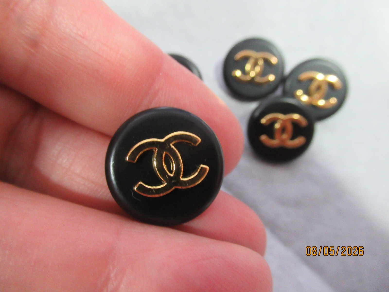 CHANEL 5 NICE GOLD TONE METAL, black  BUTTONS CC LOGO 18MM LOT five