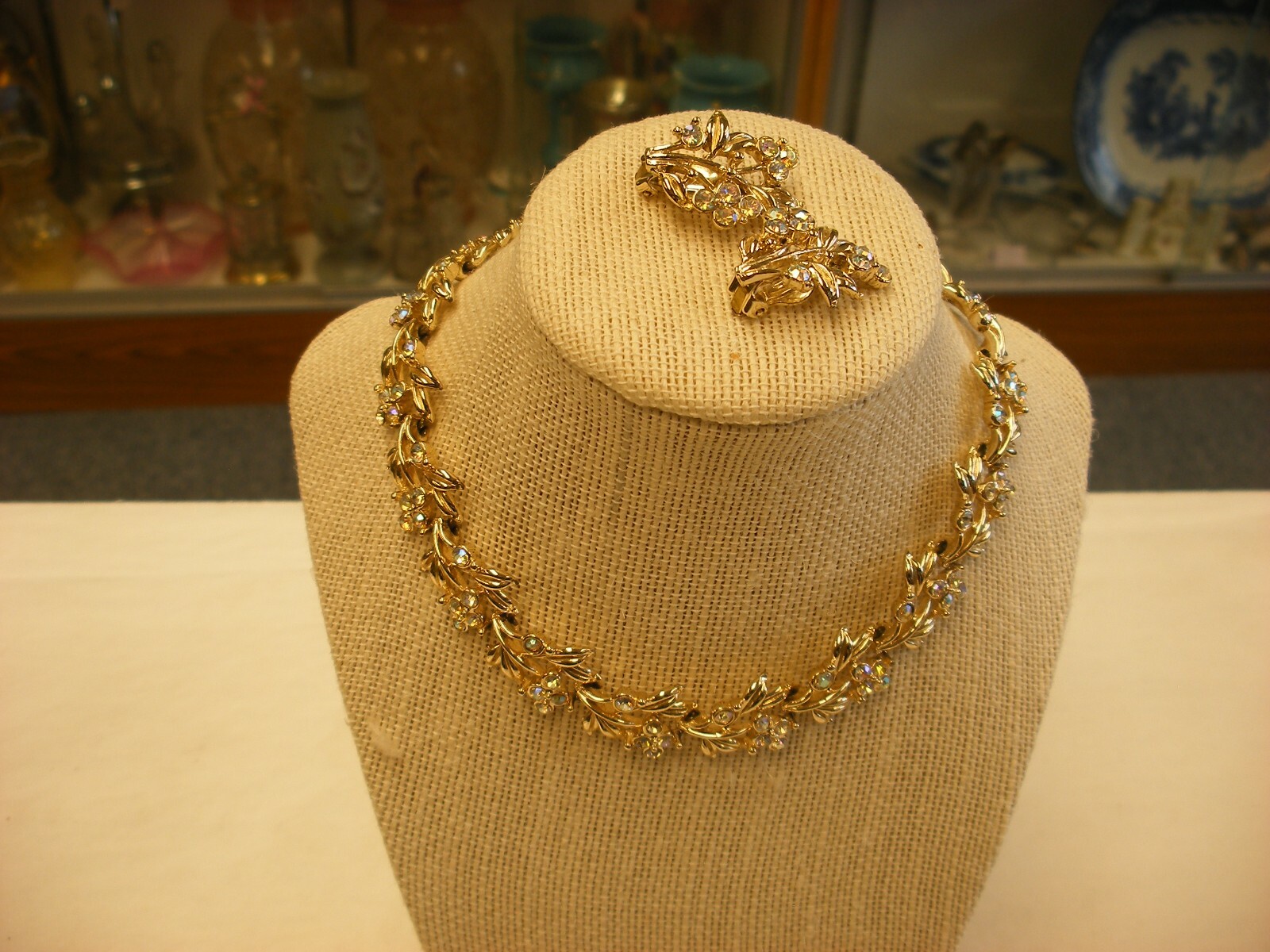 Vintage Unmarked Rhinestone Necklace & Clip On Earrings Set #9101