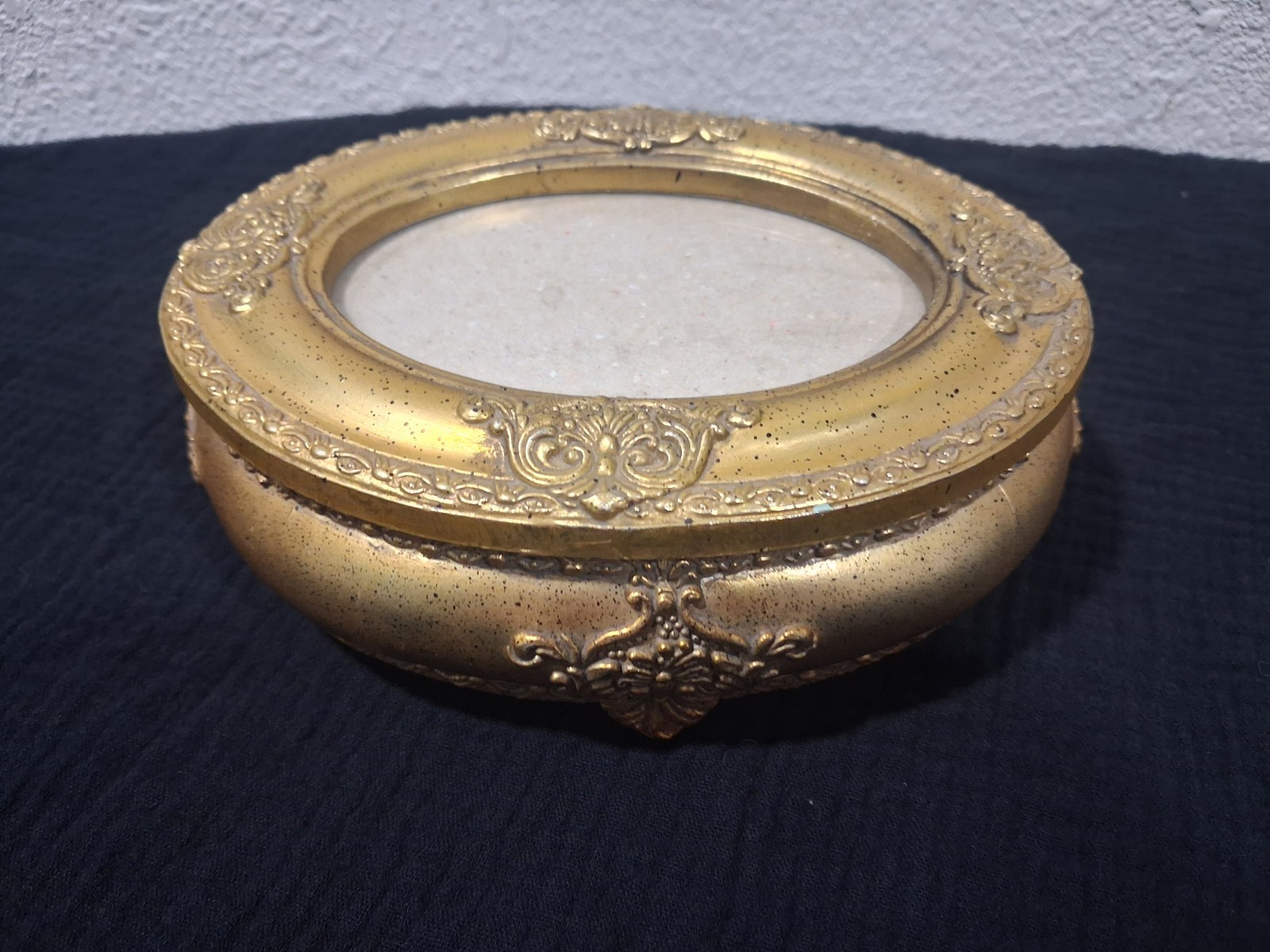 Vintage Gold Tone Oval Picture Frame Jewelry/Trinket Box, 80s