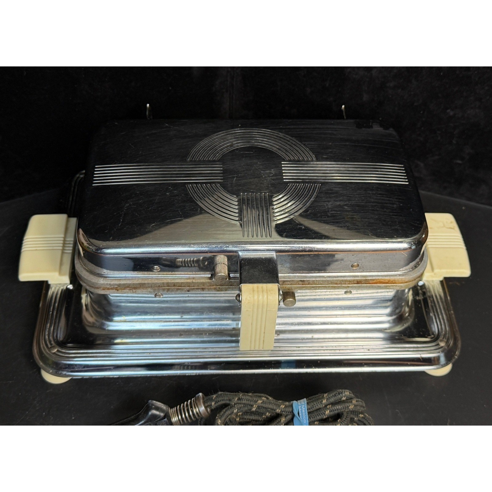 Vintage Montgomery Ward Art Deco Waffle Maker-Model 84MW 86-2105A Chrome, WORKS