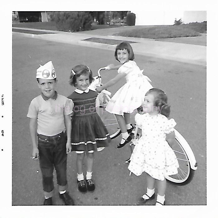 A DAY IN THE LIFE Americana VINTAGE FOUND PHOTO Black And White ORIGINAL 67 47 G