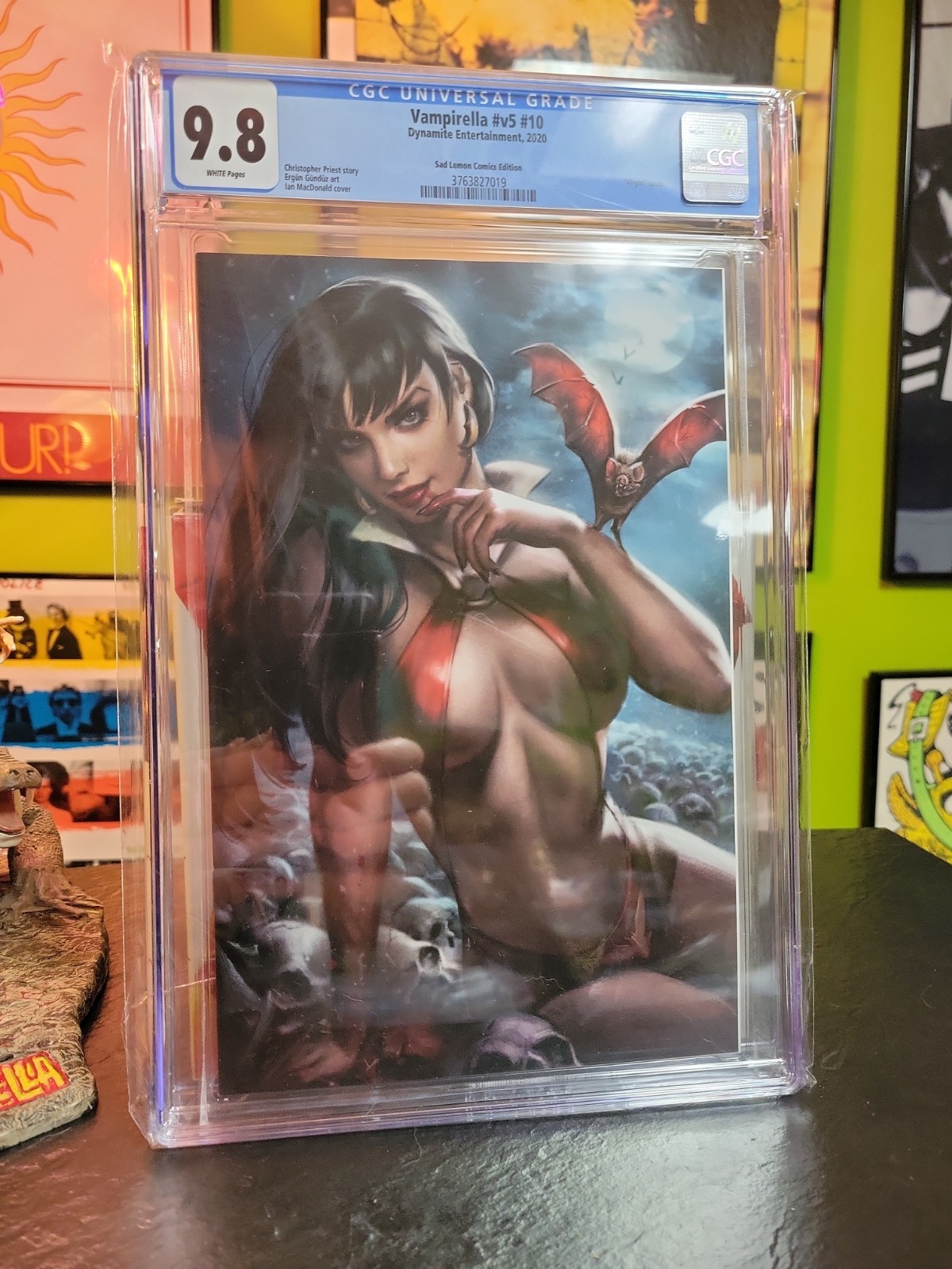 Vampirella #v5 #10 - CGC 9.8 - Sad Lemon Comics Edition \