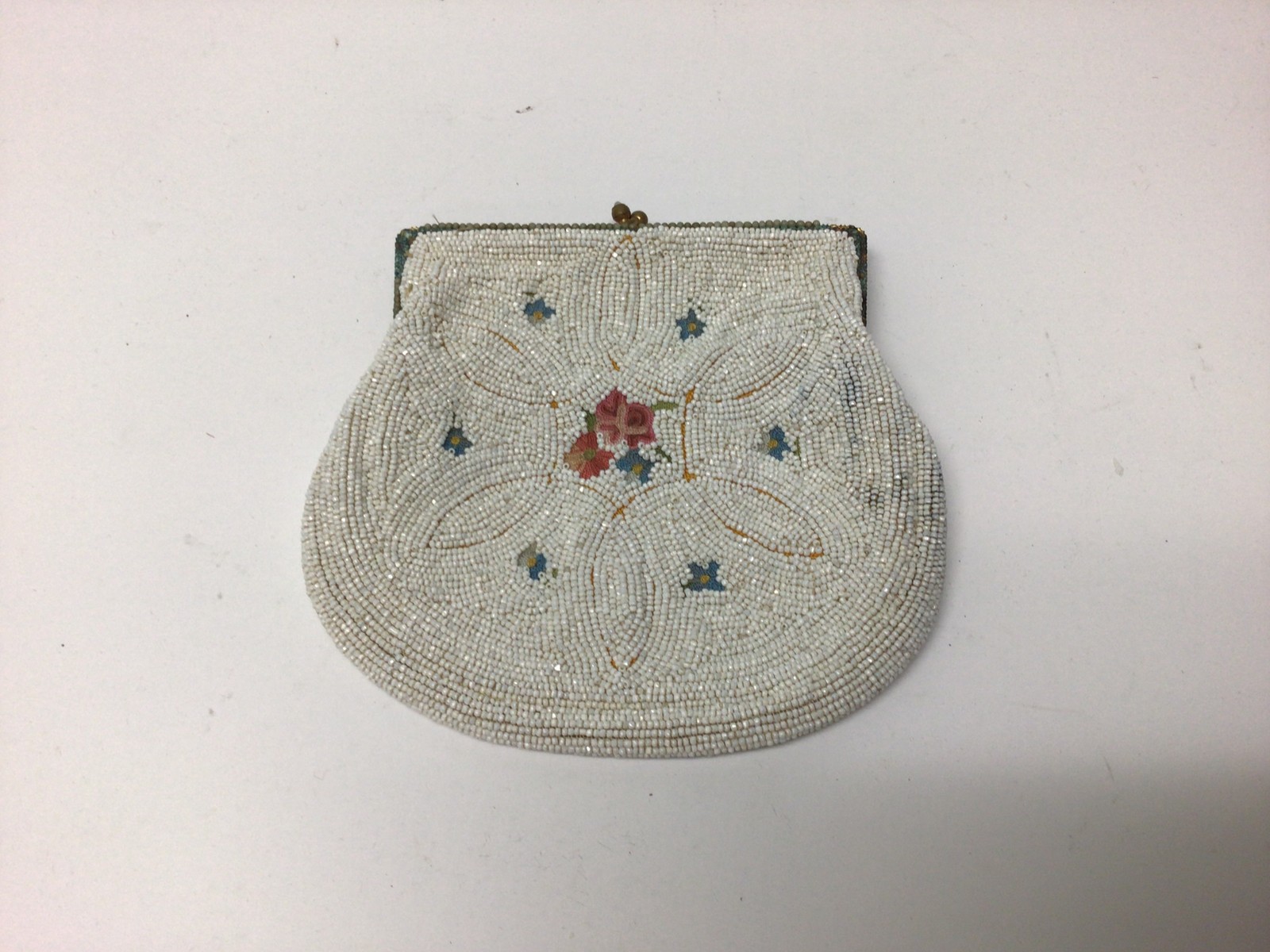 1950s White Beaded Purse Floral Design Evening Bag Clutch Mid-Century 1950s White Beaded Purse Floral Design Evening Bag Clutch Mid-Century