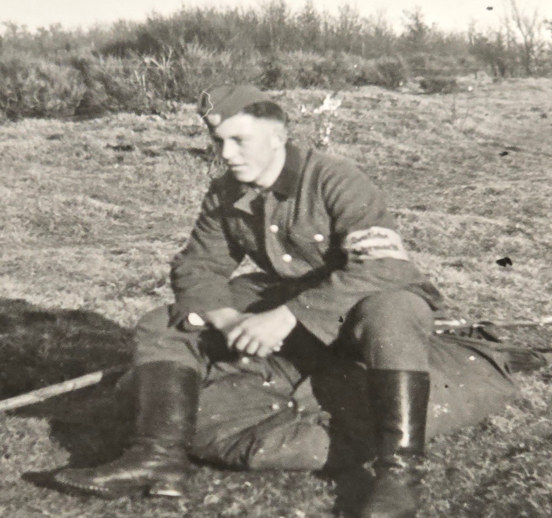 DEUTSCHE WEHRMACHT w ARMBAND YOUNG SOLDIER German WW2 Wartime Military Photo