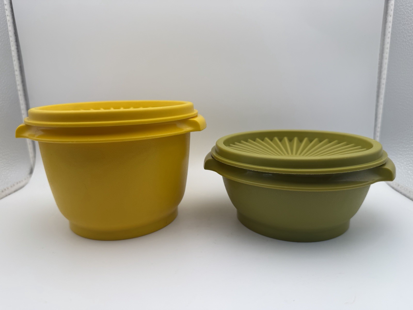 Vtg Set 2 Tupperware Storage Bowls Lids Harvest Gold / Yellow Avocado