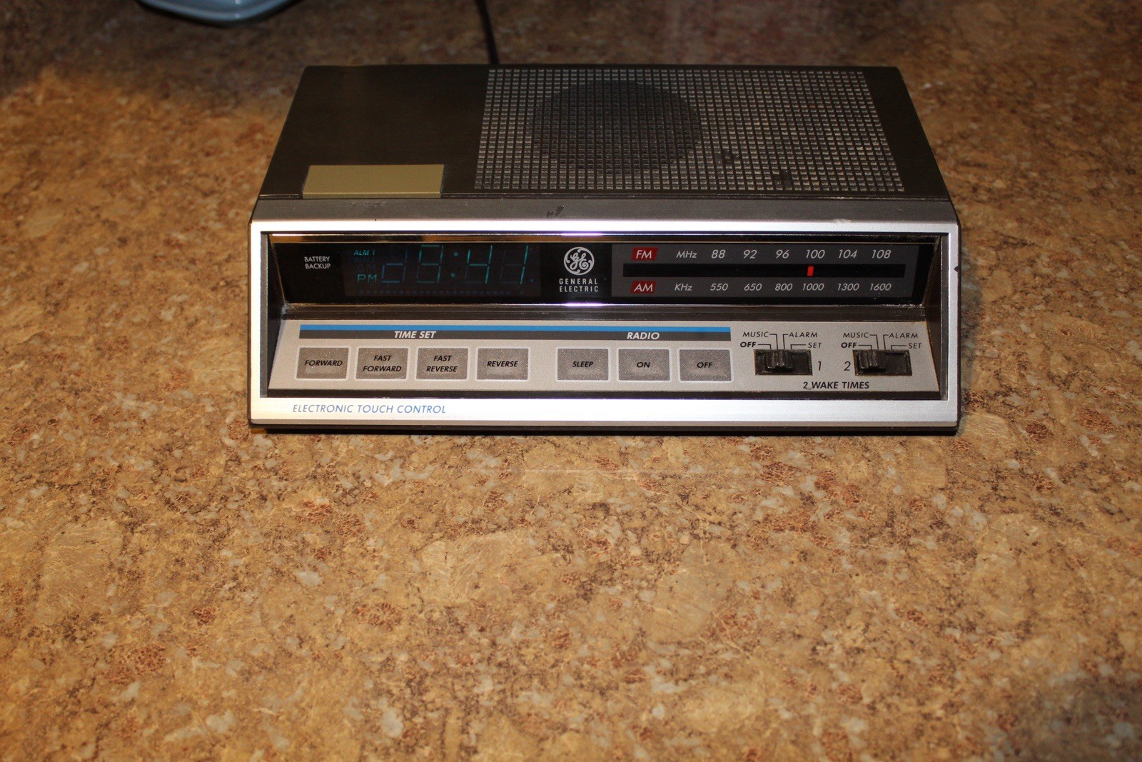 Vintage General Electric GE Electronic Touch Control Alarm Clock Radio 7-4663A