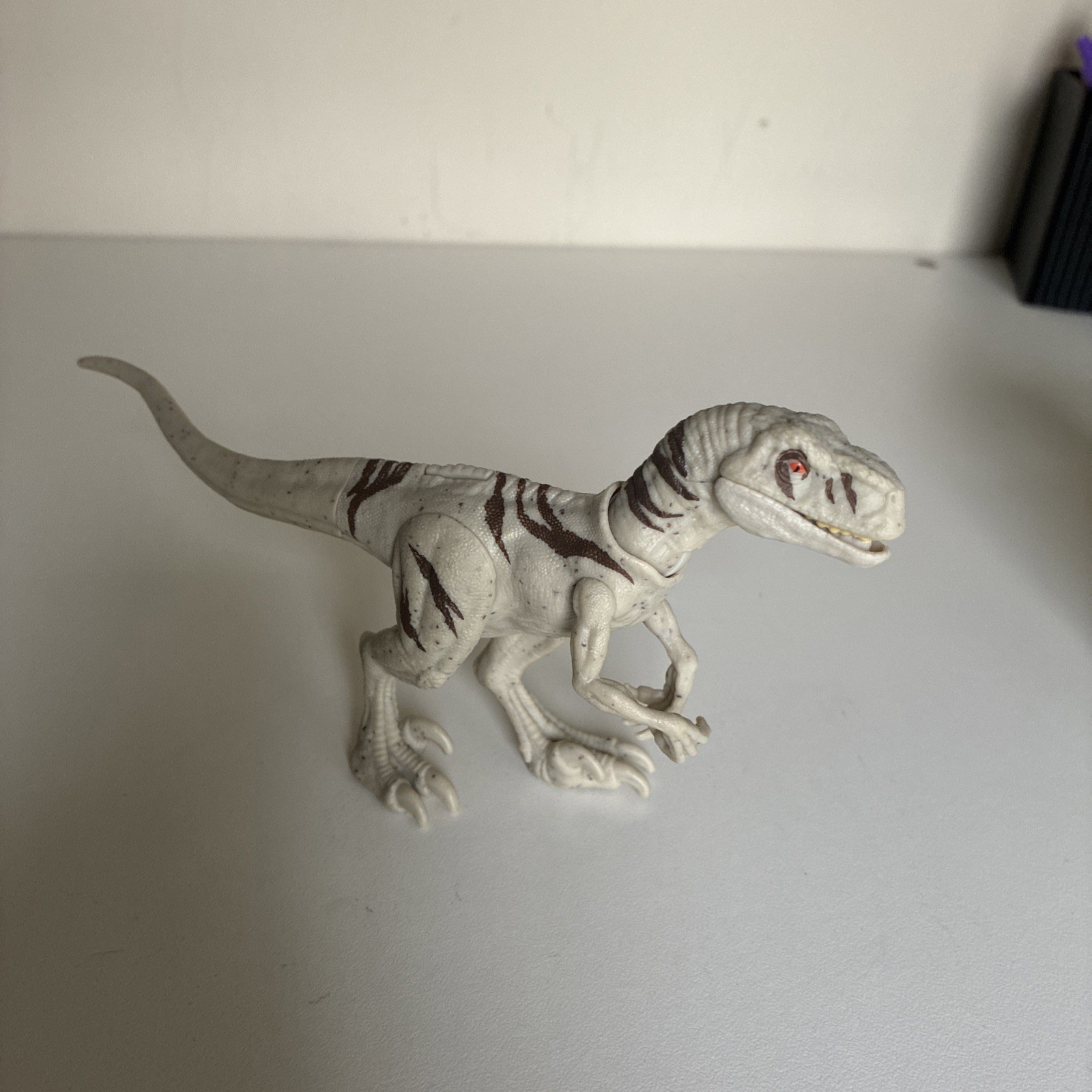 2021 Mattel Jurassic World Park Dino Escape White Ghost Figure Rare