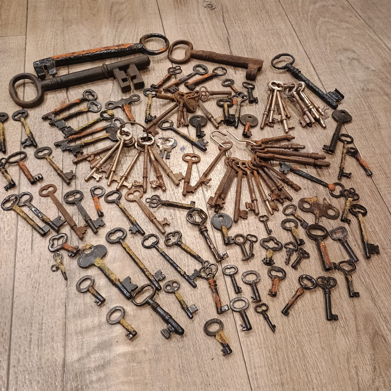 Lot of Skeleton Keys - 112 Antique Vintage Skeleton Keys
