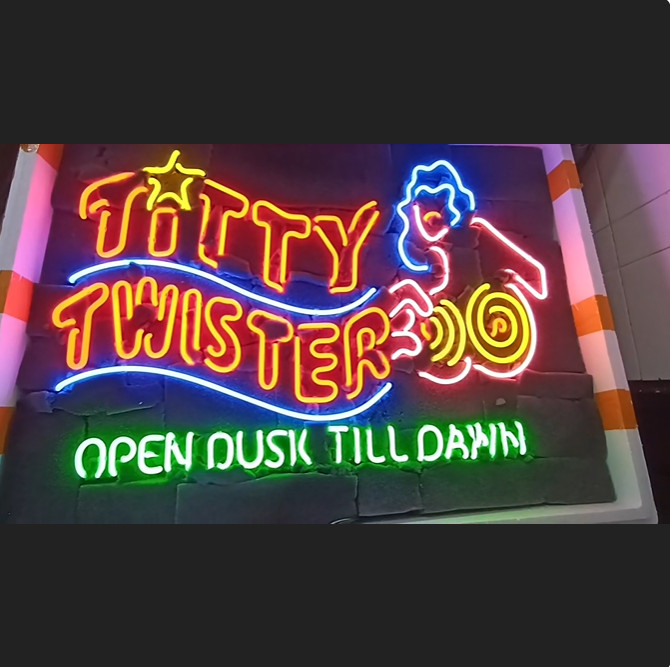 Titty Twister From Dusk Till Dawn 24\